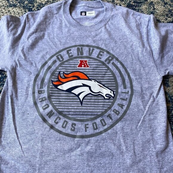 NFL Denver Broncos Adult Pro Football T-Shirt, Lightweight Tagless Semi-Fitted - Picture 2 of 5